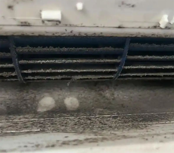 肃北空调吹的风有股烧焦味是怎么回事